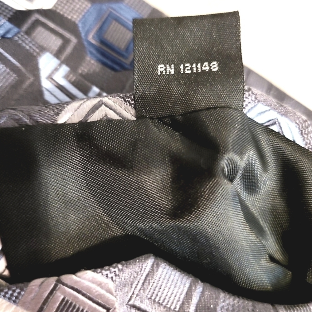 Michael Kors 100% Silk Geometric Squares Pattern Power Tie Grey Navy Blue White - Picture 6 of 6